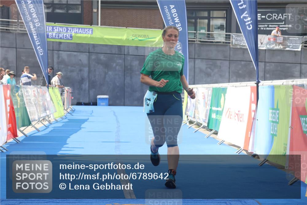 11.08.2024 - GEWOBA Citytriathlon Bremen Lena Gebhardt http://msf.ph/oto/6789642 11.08.2024 11:30:04 Ziel 13 meine-sportfotos.de