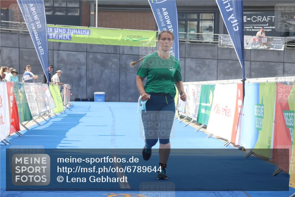 11.08.2024 - GEWOBA Citytriathlon Bremen Lena Gebhardt http://msf.ph/oto/6789644 11.08.2024 11:30:04 Ziel 13 meine-sportfotos.de