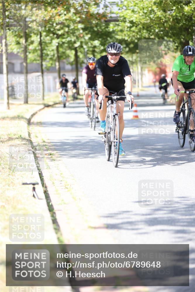 11.08.2024 - GEWOBA Citytriathlon Bremen H.Heesch http://msf.ph/oto/6789648 11.08.2024 13:16:48 Radfahren 365, 366, 397, 431, 466, 486, 521, 544, 547, 618 meine-sportfotos.de