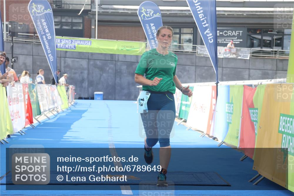 11.08.2024 - GEWOBA Citytriathlon Bremen Lena Gebhardt http://msf.ph/oto/6789649 11.08.2024 11:30:04 Ziel 13 meine-sportfotos.de