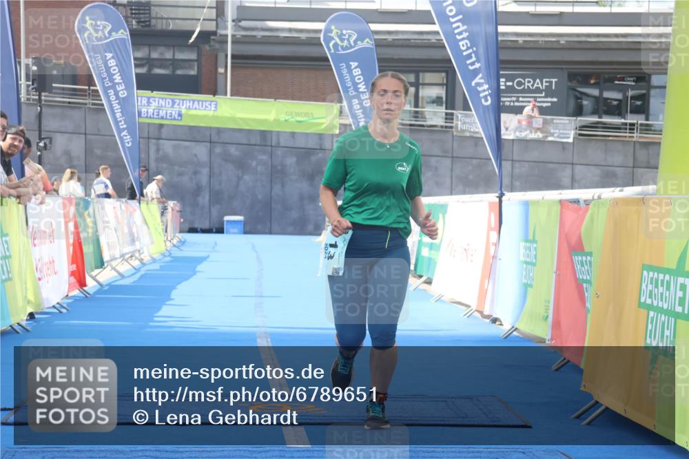 11.08.2024 - GEWOBA Citytriathlon Bremen Lena Gebhardt http://msf.ph/oto/6789651 11.08.2024 11:30:04 Ziel 13 meine-sportfotos.de