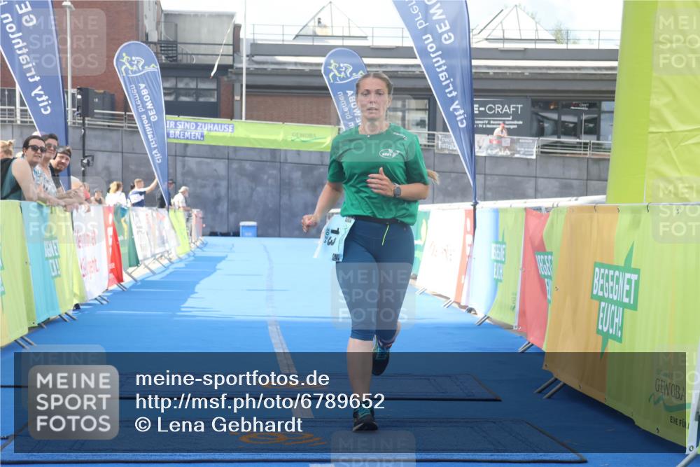 11.08.2024 - GEWOBA Citytriathlon Bremen Lena Gebhardt http://msf.ph/oto/6789652 11.08.2024 11:30:05 Ziel 13 meine-sportfotos.de