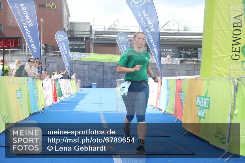 11.08.2024 - GEWOBA Citytriathlon Bremen Lena Gebhardt http://msf.ph/oto/6789654 11.08.2024 11:30:05 Ziel 13 meine-sportfotos.de