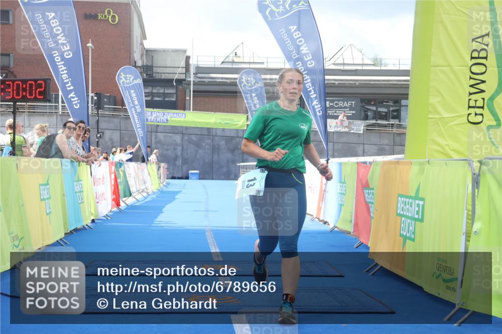 11.08.2024 - GEWOBA Citytriathlon Bremen Lena Gebhardt http://msf.ph/oto/6789656 11.08.2024 11:30:05 Ziel 13 meine-sportfotos.de