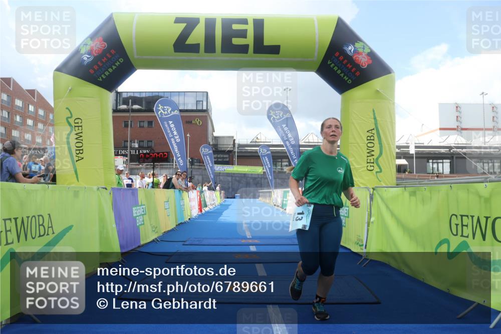11.08.2024 - GEWOBA Citytriathlon Bremen Lena Gebhardt http://msf.ph/oto/6789661 11.08.2024 11:30:06 Ziel 13 meine-sportfotos.de