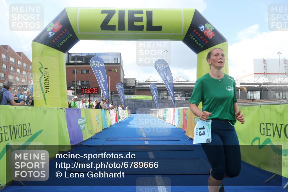 11.08.2024 - GEWOBA Citytriathlon Bremen Lena Gebhardt http://msf.ph/oto/6789666 11.08.2024 11:30:06 Ziel 13 meine-sportfotos.de