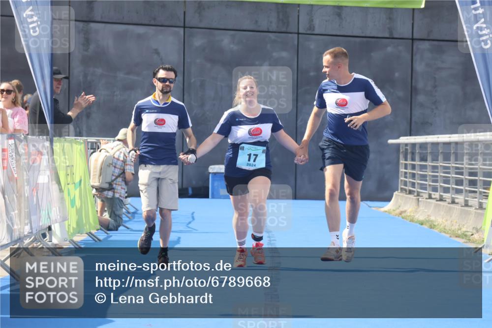 11.08.2024 - GEWOBA Citytriathlon Bremen Lena Gebhardt http://msf.ph/oto/6789668 11.08.2024 11:30:40 Ziel 17 meine-sportfotos.de