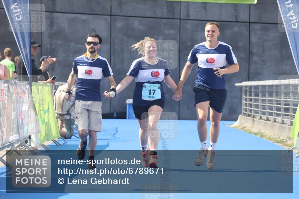 11.08.2024 - GEWOBA Citytriathlon Bremen Lena Gebhardt http://msf.ph/oto/6789671 11.08.2024 11:30:41 Ziel 17 meine-sportfotos.de