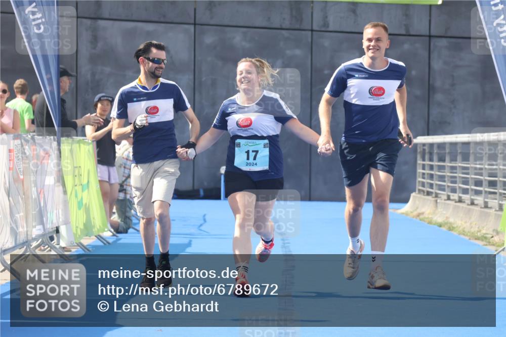 11.08.2024 - GEWOBA Citytriathlon Bremen Lena Gebhardt http://msf.ph/oto/6789672 11.08.2024 11:30:41 Ziel 17 meine-sportfotos.de