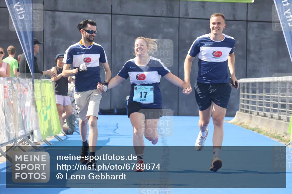 11.08.2024 - GEWOBA Citytriathlon Bremen Lena Gebhardt http://msf.ph/oto/6789674 11.08.2024 11:30:41 Ziel 17 meine-sportfotos.de