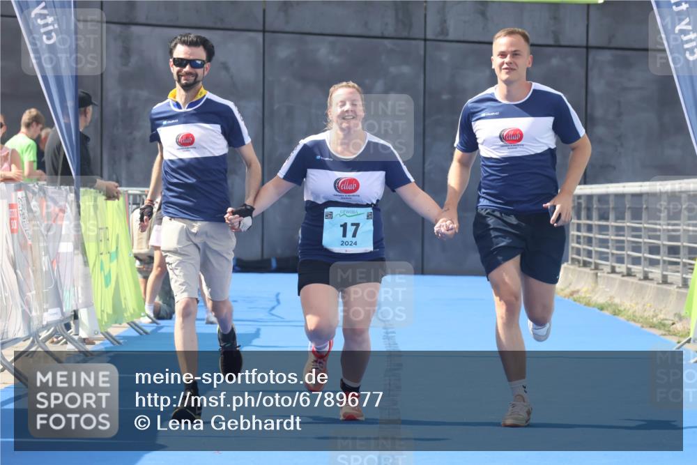 11.08.2024 - GEWOBA Citytriathlon Bremen Lena Gebhardt http://msf.ph/oto/6789677 11.08.2024 11:30:42 Ziel 17 meine-sportfotos.de