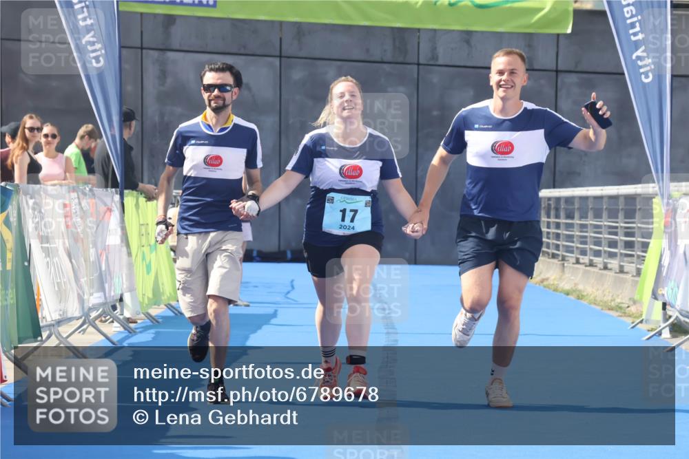 11.08.2024 - GEWOBA Citytriathlon Bremen Lena Gebhardt http://msf.ph/oto/6789678 11.08.2024 11:30:42 Ziel 17 meine-sportfotos.de