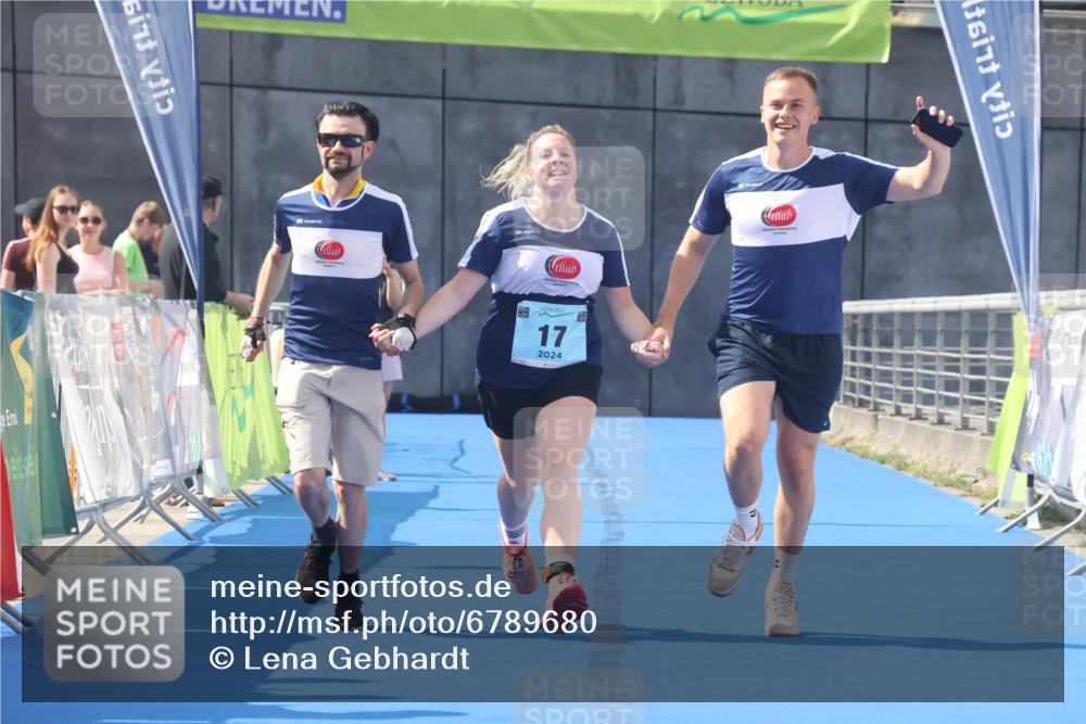 11.08.2024 - GEWOBA Citytriathlon Bremen Lena Gebhardt http://msf.ph/oto/6789680 11.08.2024 11:30:42 Ziel 17 meine-sportfotos.de