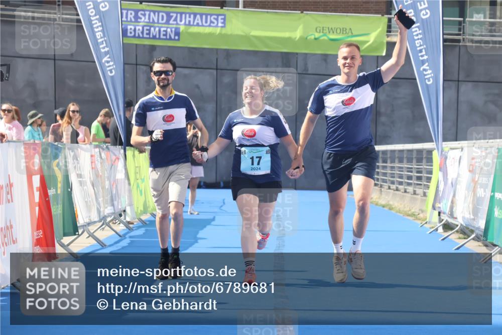 11.08.2024 - GEWOBA Citytriathlon Bremen Lena Gebhardt http://msf.ph/oto/6789681 11.08.2024 11:30:43 Ziel 17 meine-sportfotos.de