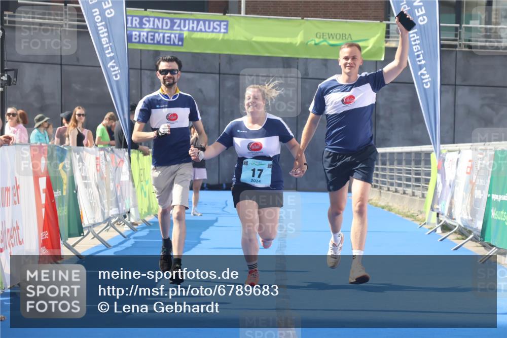 11.08.2024 - GEWOBA Citytriathlon Bremen Lena Gebhardt http://msf.ph/oto/6789683 11.08.2024 11:30:43 Ziel 17 meine-sportfotos.de