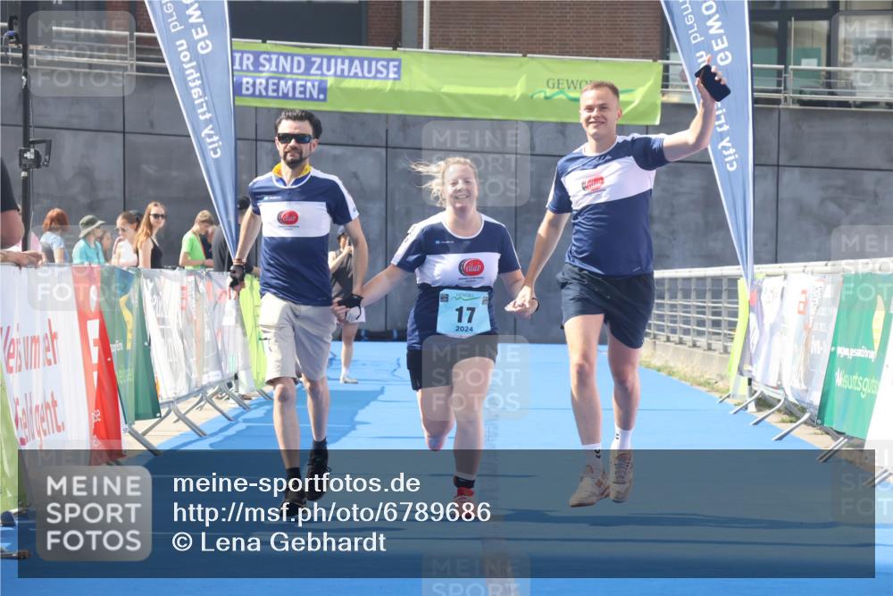 11.08.2024 - GEWOBA Citytriathlon Bremen Lena Gebhardt http://msf.ph/oto/6789686 11.08.2024 11:30:43 Ziel 17 meine-sportfotos.de