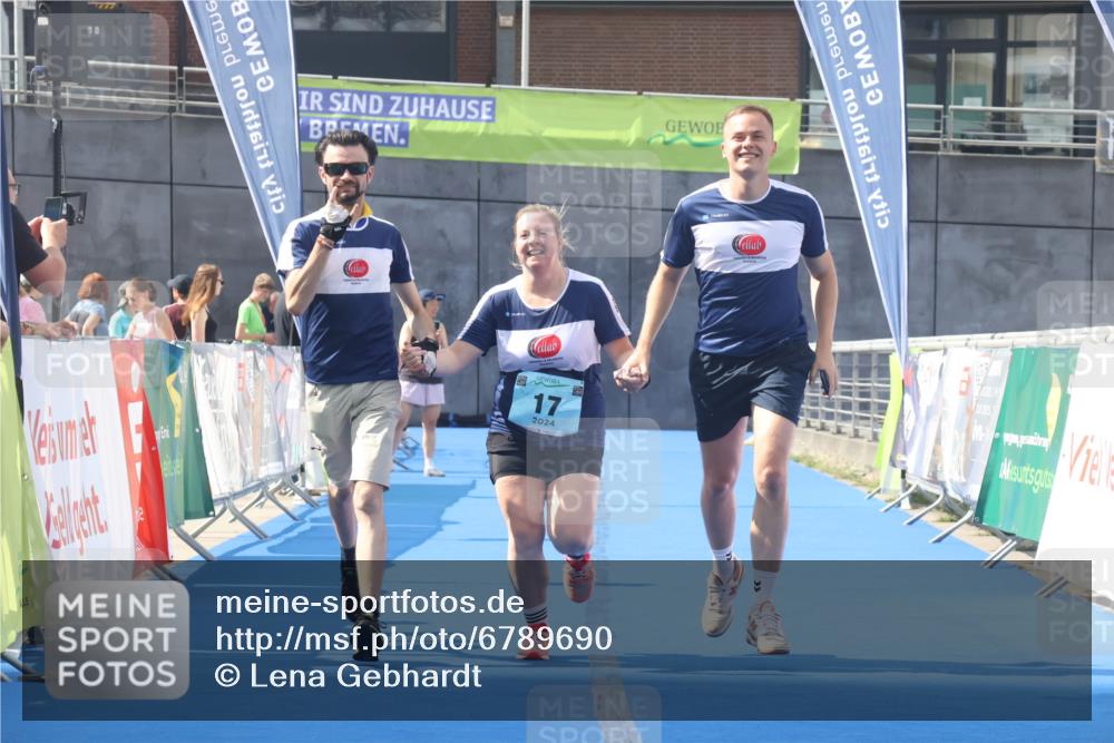 11.08.2024 - GEWOBA Citytriathlon Bremen Lena Gebhardt http://msf.ph/oto/6789690 11.08.2024 11:30:44 Ziel 17 meine-sportfotos.de