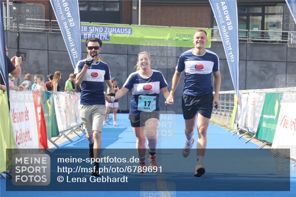 11.08.2024 - GEWOBA Citytriathlon Bremen Lena Gebhardt http://msf.ph/oto/6789691 11.08.2024 11:30:44 Ziel 17 meine-sportfotos.de