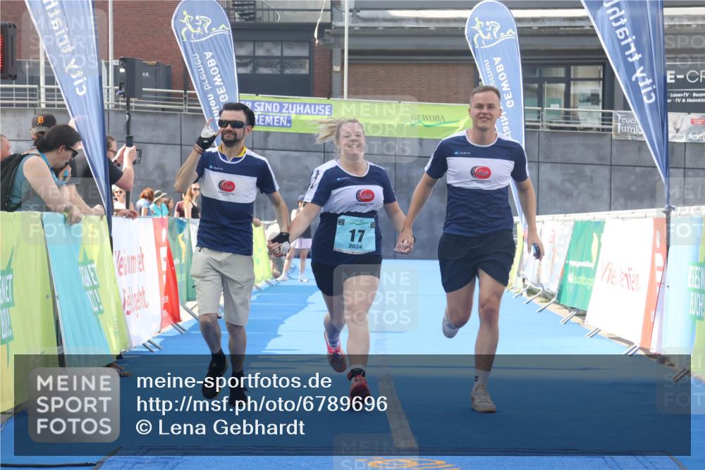 11.08.2024 - GEWOBA Citytriathlon Bremen Lena Gebhardt http://msf.ph/oto/6789696 11.08.2024 11:30:45 Ziel 17 meine-sportfotos.de
