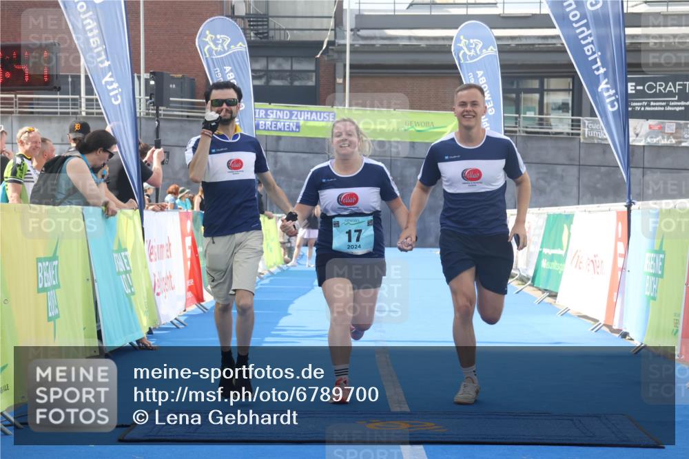 11.08.2024 - GEWOBA Citytriathlon Bremen Lena Gebhardt http://msf.ph/oto/6789700 11.08.2024 11:30:45 Ziel 17 meine-sportfotos.de