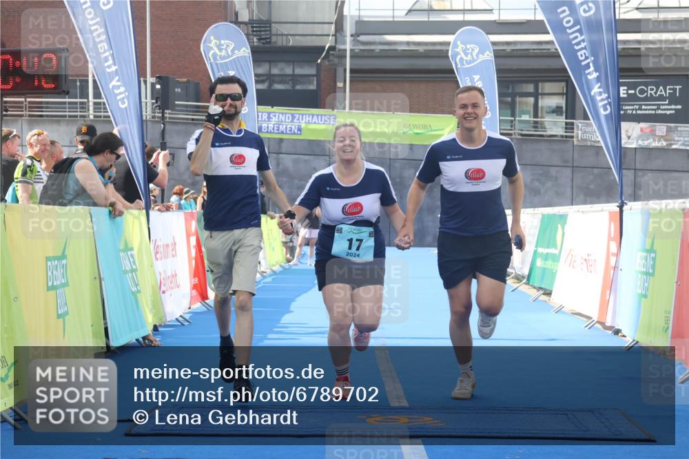 11.08.2024 - GEWOBA Citytriathlon Bremen Lena Gebhardt http://msf.ph/oto/6789702 11.08.2024 11:30:45 Ziel 17 meine-sportfotos.de