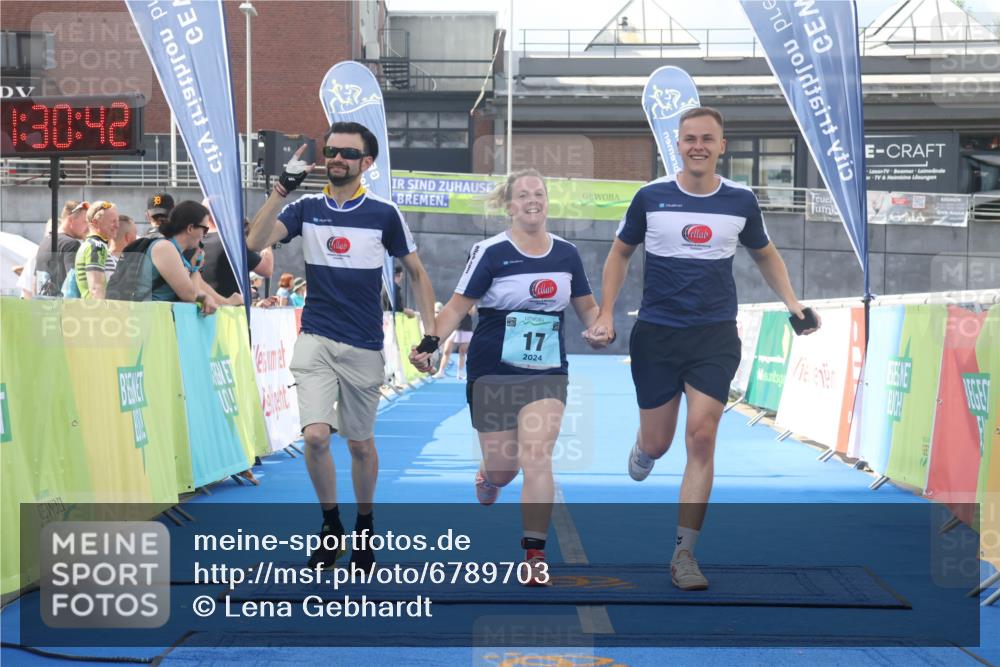 11.08.2024 - GEWOBA Citytriathlon Bremen Lena Gebhardt http://msf.ph/oto/6789703 11.08.2024 11:30:45 Ziel 17 meine-sportfotos.de