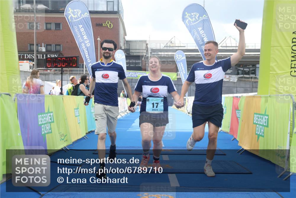 11.08.2024 - GEWOBA Citytriathlon Bremen Lena Gebhardt http://msf.ph/oto/6789710 11.08.2024 11:30:46 Ziel 17 meine-sportfotos.de