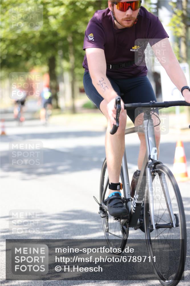 11.08.2024 - GEWOBA Citytriathlon Bremen H.Heesch http://msf.ph/oto/6789711 11.08.2024 13:16:49 Radfahren 365, 366, 397, 431, 466, 486, 521, 544, 547, 618, 693 meine-sportfotos.de