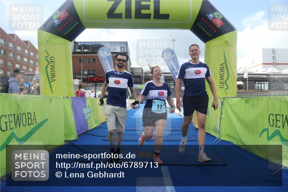 11.08.2024 - GEWOBA Citytriathlon Bremen Lena Gebhardt http://msf.ph/oto/6789713 11.08.2024 11:30:47 Ziel 17 meine-sportfotos.de