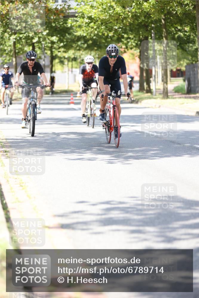 11.08.2024 - GEWOBA Citytriathlon Bremen H.Heesch http://msf.ph/oto/6789714 11.08.2024 13:16:51 Radfahren 365, 366, 397, 431, 440, 466, 486, 521, 544, 547, 618, 693 meine-sportfotos.de