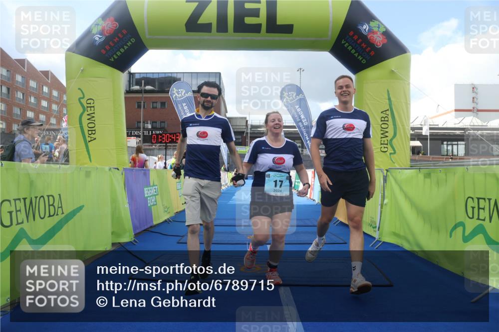 11.08.2024 - GEWOBA Citytriathlon Bremen Lena Gebhardt http://msf.ph/oto/6789715 11.08.2024 11:30:47 Ziel 17 meine-sportfotos.de