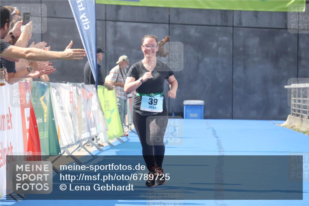 11.08.2024 - GEWOBA Citytriathlon Bremen Lena Gebhardt http://msf.ph/oto/6789725 11.08.2024 11:31:08 Ziel 39 meine-sportfotos.de