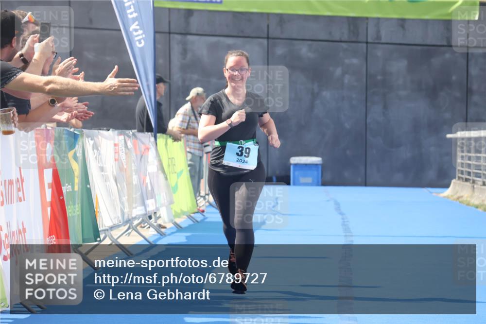 11.08.2024 - GEWOBA Citytriathlon Bremen Lena Gebhardt http://msf.ph/oto/6789727 11.08.2024 11:31:08 Ziel 39 meine-sportfotos.de