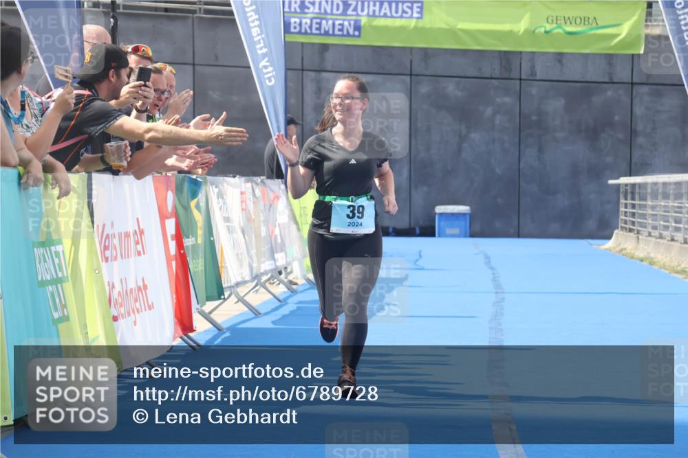 11.08.2024 - GEWOBA Citytriathlon Bremen Lena Gebhardt http://msf.ph/oto/6789728 11.08.2024 11:31:09 Ziel 39 meine-sportfotos.de