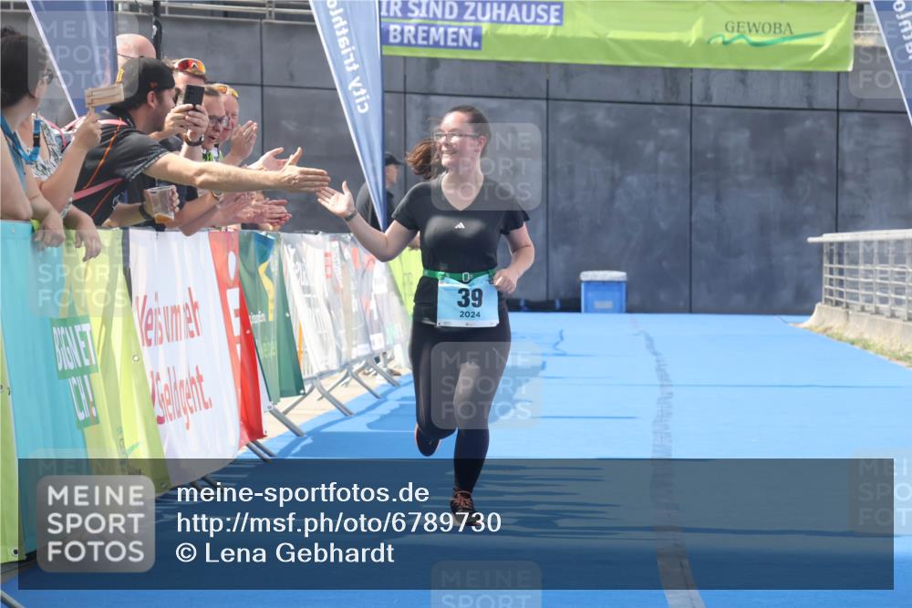 11.08.2024 - GEWOBA Citytriathlon Bremen Lena Gebhardt http://msf.ph/oto/6789730 11.08.2024 11:31:09 Ziel 39 meine-sportfotos.de