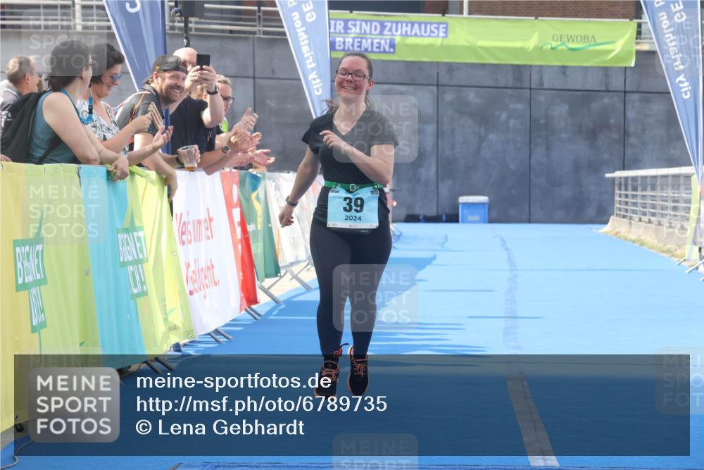 11.08.2024 - GEWOBA Citytriathlon Bremen Lena Gebhardt http://msf.ph/oto/6789735 11.08.2024 11:31:09 Ziel 39 meine-sportfotos.de