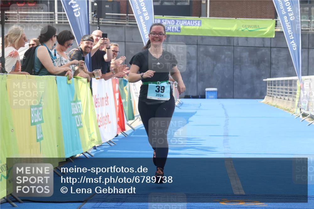 11.08.2024 - GEWOBA Citytriathlon Bremen Lena Gebhardt http://msf.ph/oto/6789738 11.08.2024 11:31:10 Ziel 39 meine-sportfotos.de