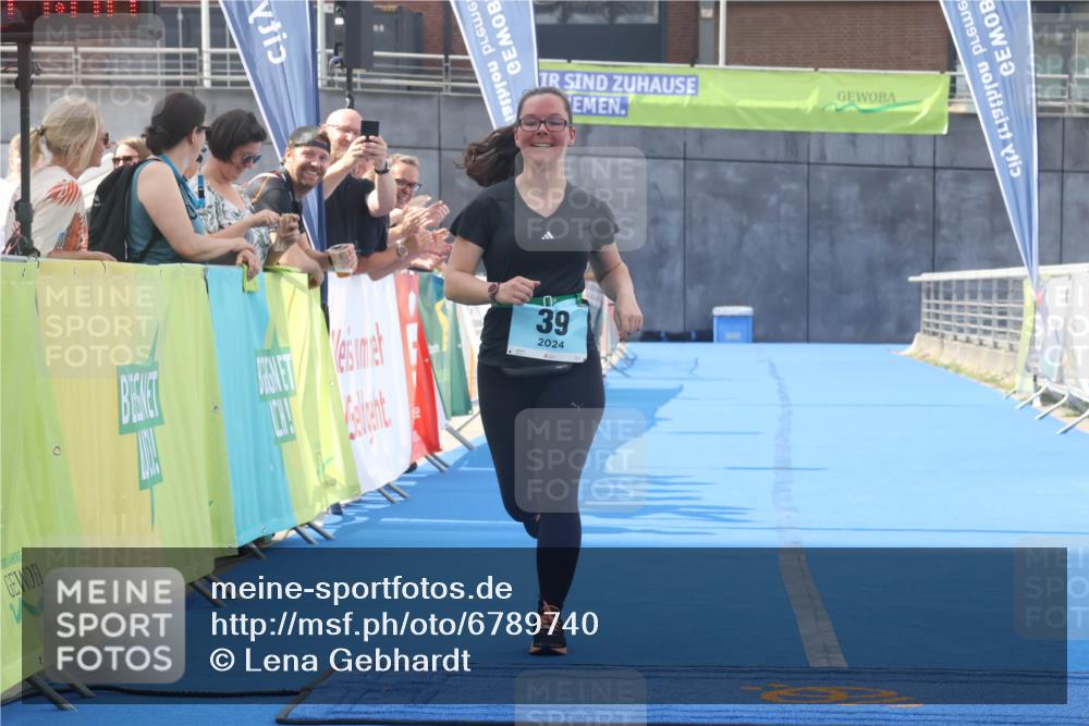 11.08.2024 - GEWOBA Citytriathlon Bremen Lena Gebhardt http://msf.ph/oto/6789740 11.08.2024 11:31:10 Ziel 39 meine-sportfotos.de