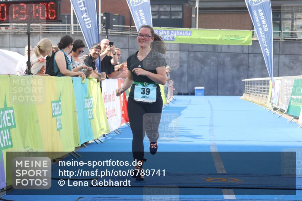 11.08.2024 - GEWOBA Citytriathlon Bremen Lena Gebhardt http://msf.ph/oto/6789741 11.08.2024 11:31:10 Ziel 39 meine-sportfotos.de