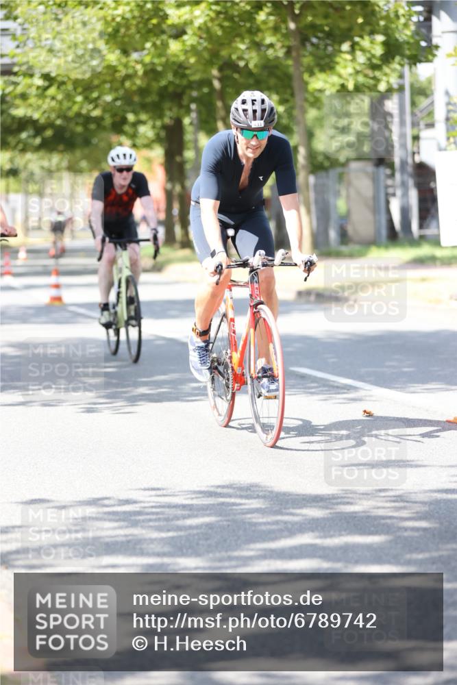 11.08.2024 - GEWOBA Citytriathlon Bremen H.Heesch http://msf.ph/oto/6789742 11.08.2024 13:16:51 Radfahren 365, 366, 397, 431, 440, 466, 486, 521, 544, 547, 618, 693 meine-sportfotos.de