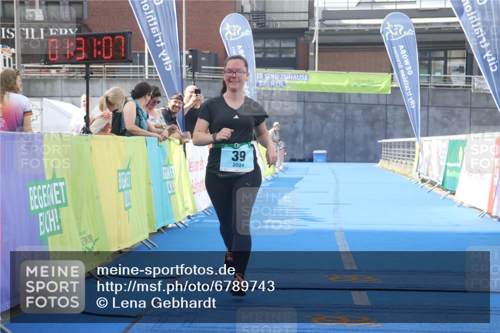 11.08.2024 - GEWOBA Citytriathlon Bremen Lena Gebhardt http://msf.ph/oto/6789743 11.08.2024 11:31:10 Ziel 39 meine-sportfotos.de