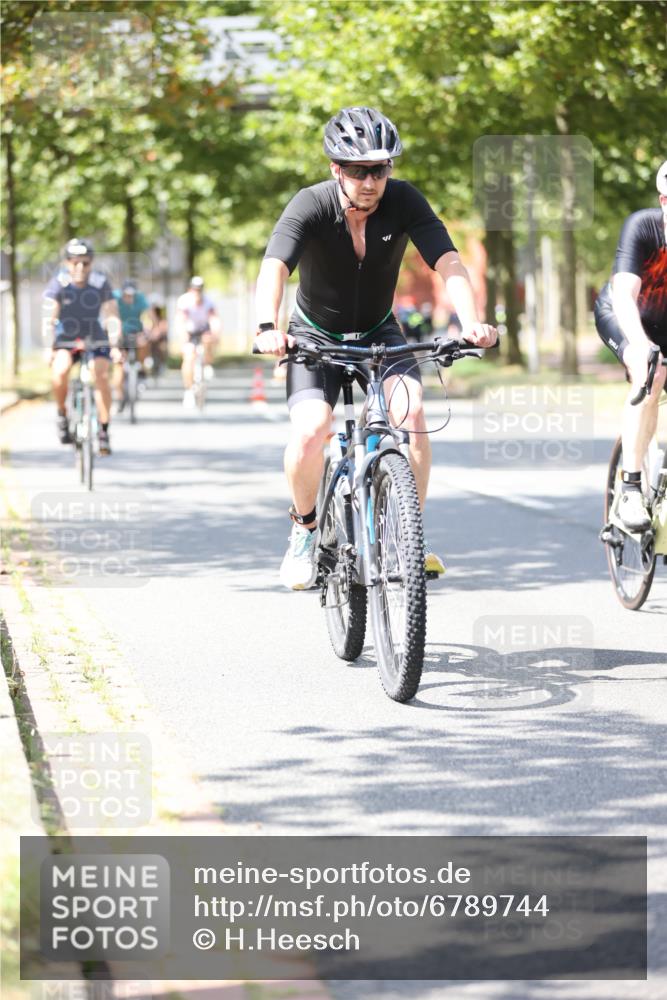 11.08.2024 - GEWOBA Citytriathlon Bremen H.Heesch http://msf.ph/oto/6789744 11.08.2024 13:16:52 Radfahren 365, 366, 397, 431, 440, 466, 486, 521, 544, 547, 618, 693 meine-sportfotos.de