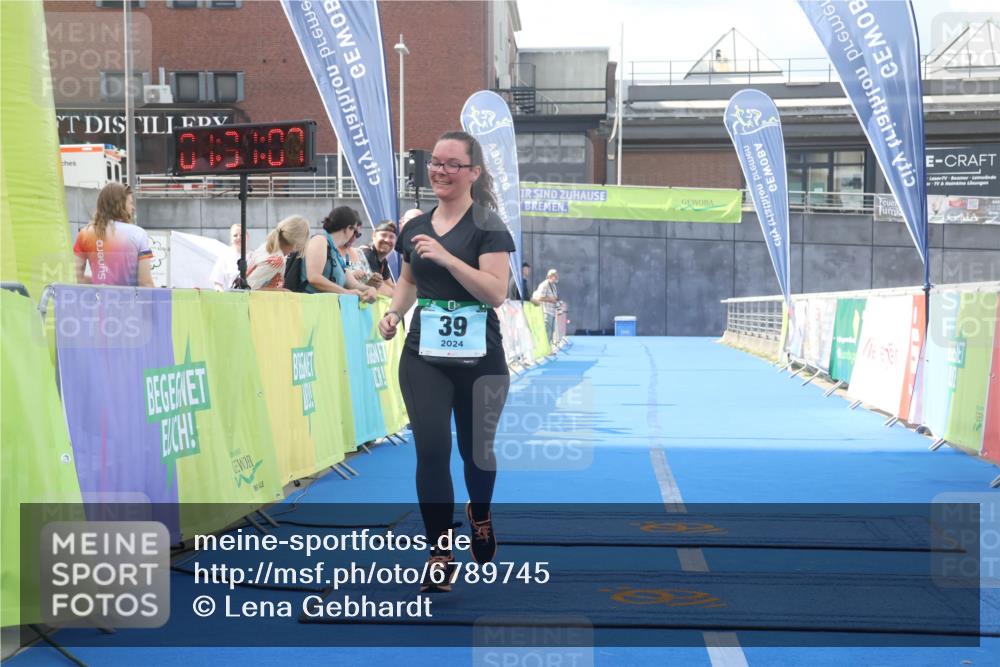 11.08.2024 - GEWOBA Citytriathlon Bremen Lena Gebhardt http://msf.ph/oto/6789745 11.08.2024 11:31:11 Ziel 39 meine-sportfotos.de