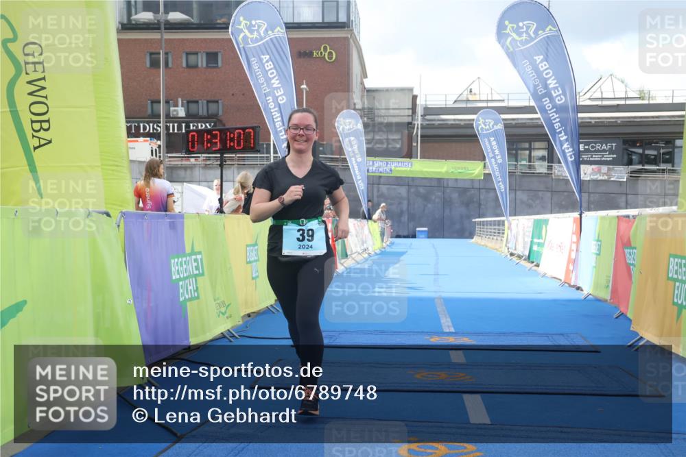 11.08.2024 - GEWOBA Citytriathlon Bremen Lena Gebhardt http://msf.ph/oto/6789748 11.08.2024 11:31:11 Ziel 39 meine-sportfotos.de