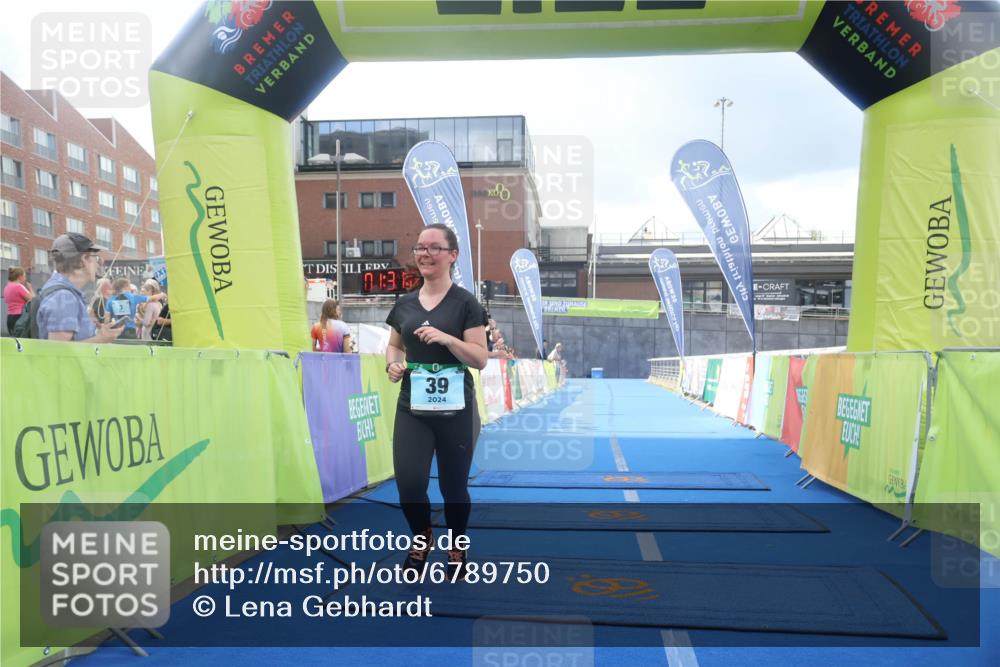 11.08.2024 - GEWOBA Citytriathlon Bremen Lena Gebhardt http://msf.ph/oto/6789750 11.08.2024 11:31:11 Ziel 39 meine-sportfotos.de