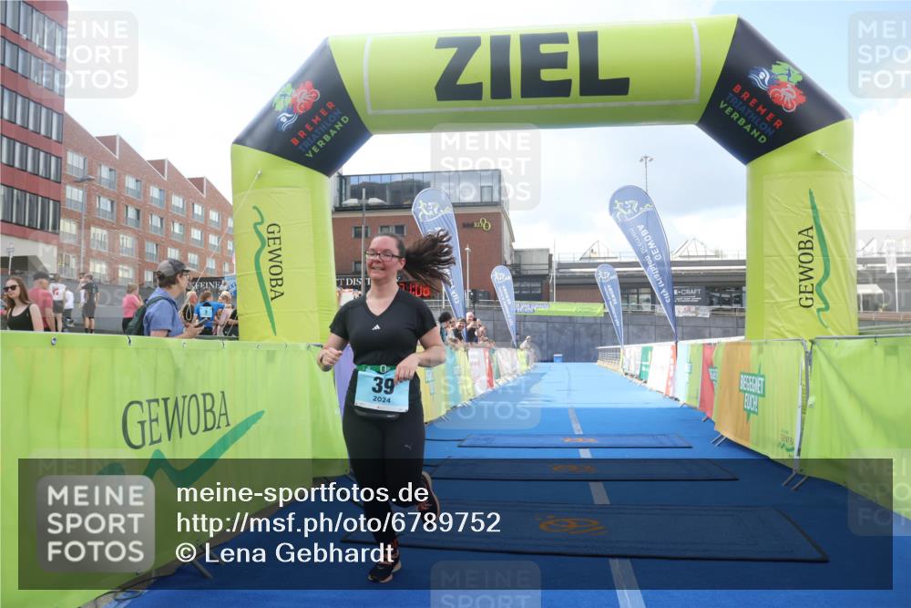 11.08.2024 - GEWOBA Citytriathlon Bremen Lena Gebhardt http://msf.ph/oto/6789752 11.08.2024 11:31:12 Ziel 39 meine-sportfotos.de