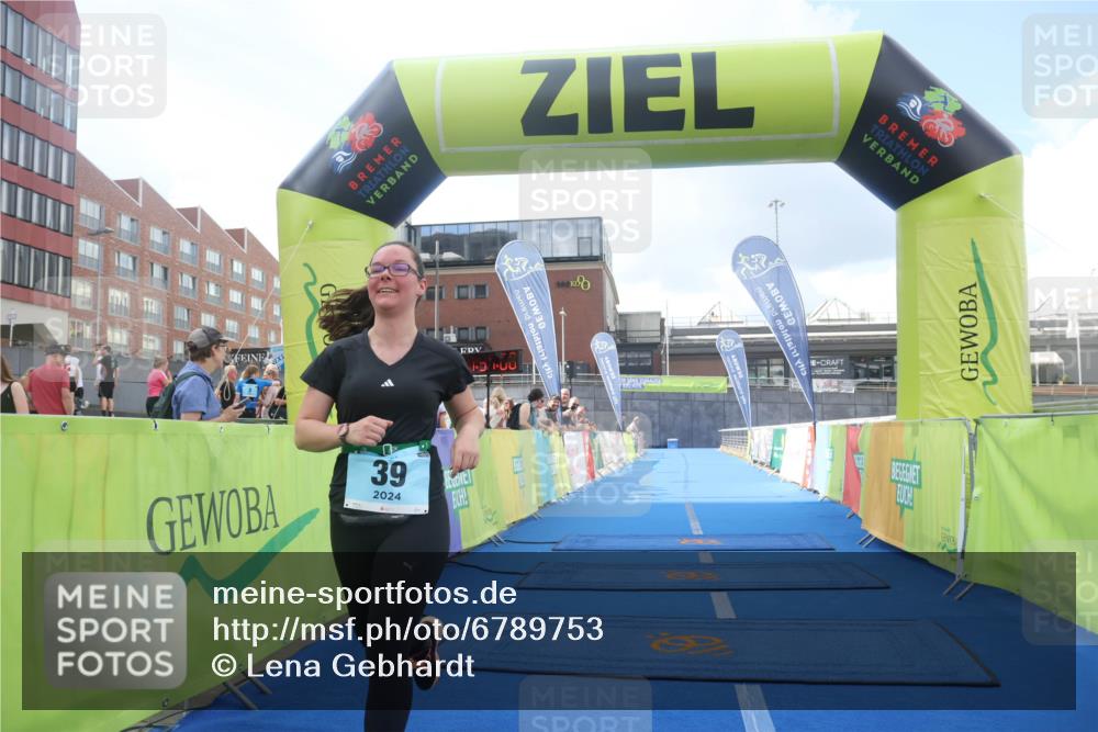 11.08.2024 - GEWOBA Citytriathlon Bremen Lena Gebhardt http://msf.ph/oto/6789753 11.08.2024 11:31:12 Ziel 39 meine-sportfotos.de
