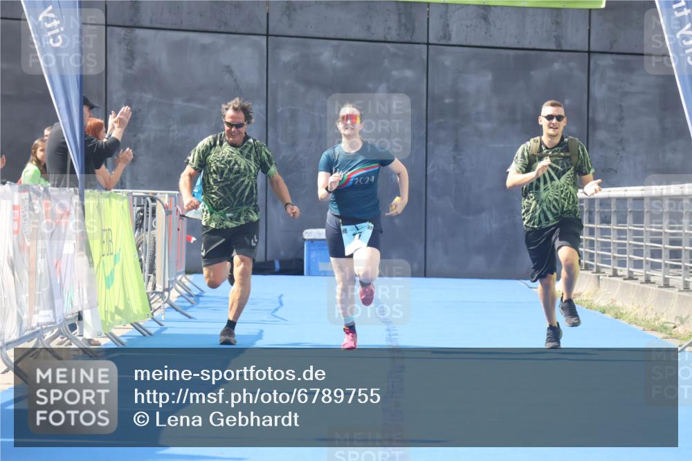 11.08.2024 - GEWOBA Citytriathlon Bremen Lena Gebhardt http://msf.ph/oto/6789755 11.08.2024 11:31:45 Ziel 75 meine-sportfotos.de