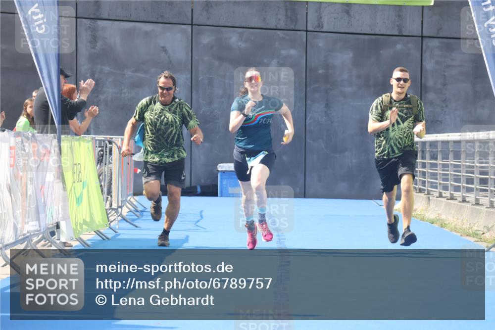 11.08.2024 - GEWOBA Citytriathlon Bremen Lena Gebhardt http://msf.ph/oto/6789757 11.08.2024 11:31:45 Ziel 75 meine-sportfotos.de