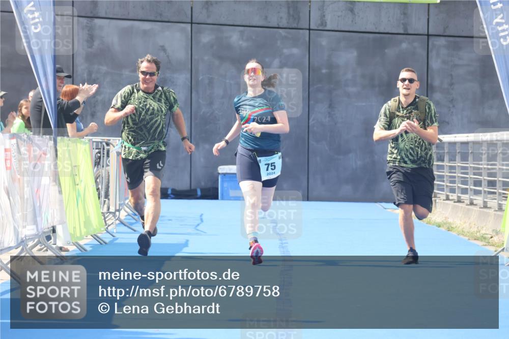 11.08.2024 - GEWOBA Citytriathlon Bremen Lena Gebhardt http://msf.ph/oto/6789758 11.08.2024 11:31:46 Ziel 75 meine-sportfotos.de